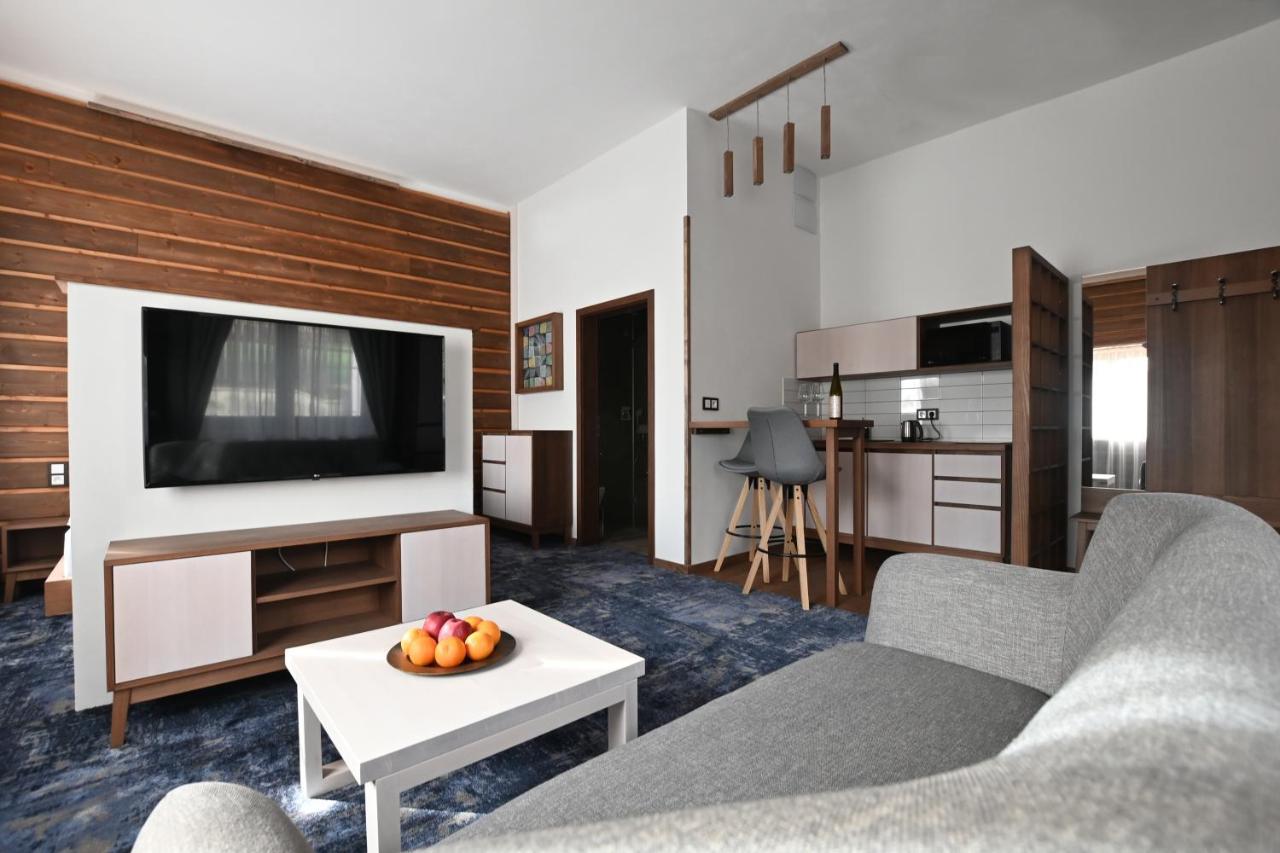 Apartmany Spessart โคมูตอฟ ภายนอก รูปภาพ