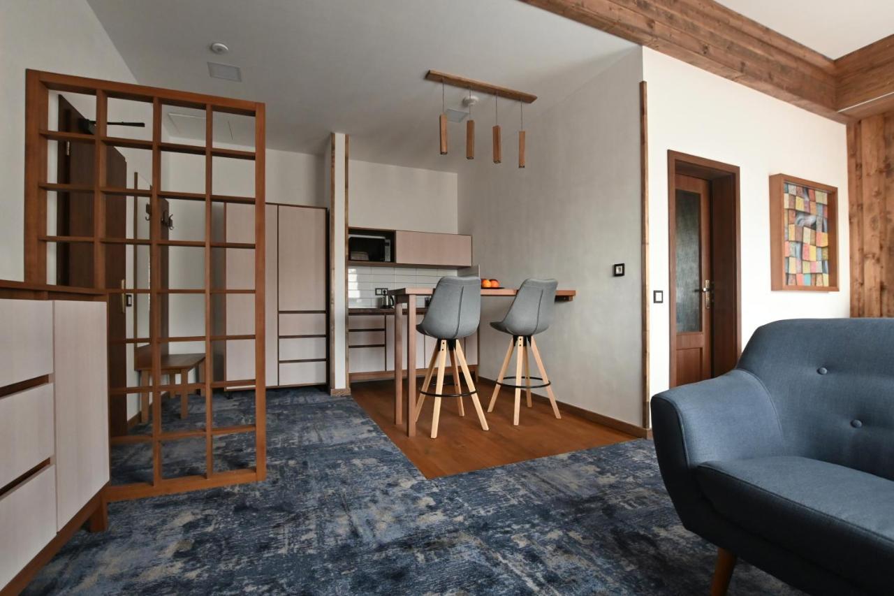 Apartmany Spessart โคมูตอฟ ภายนอก รูปภาพ