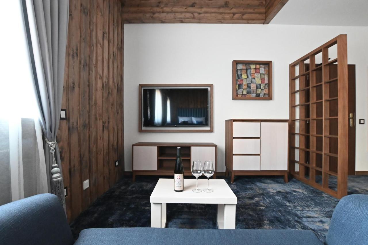 Apartmany Spessart โคมูตอฟ ภายนอก รูปภาพ