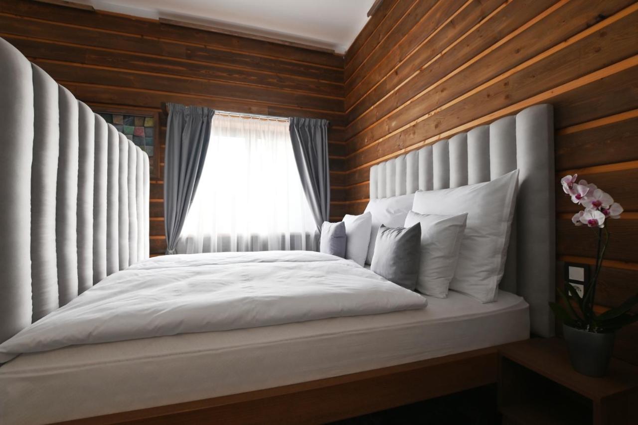 Apartmany Spessart โคมูตอฟ ภายนอก รูปภาพ