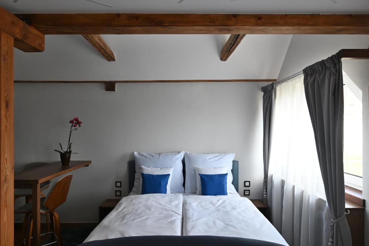 Apartmany Spessart โคมูตอฟ ภายนอก รูปภาพ