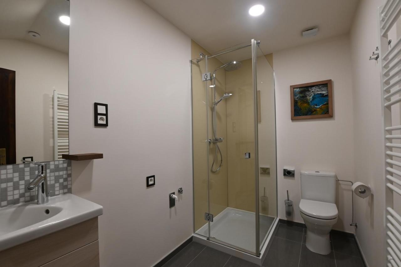 Apartmany Spessart โคมูตอฟ ภายนอก รูปภาพ