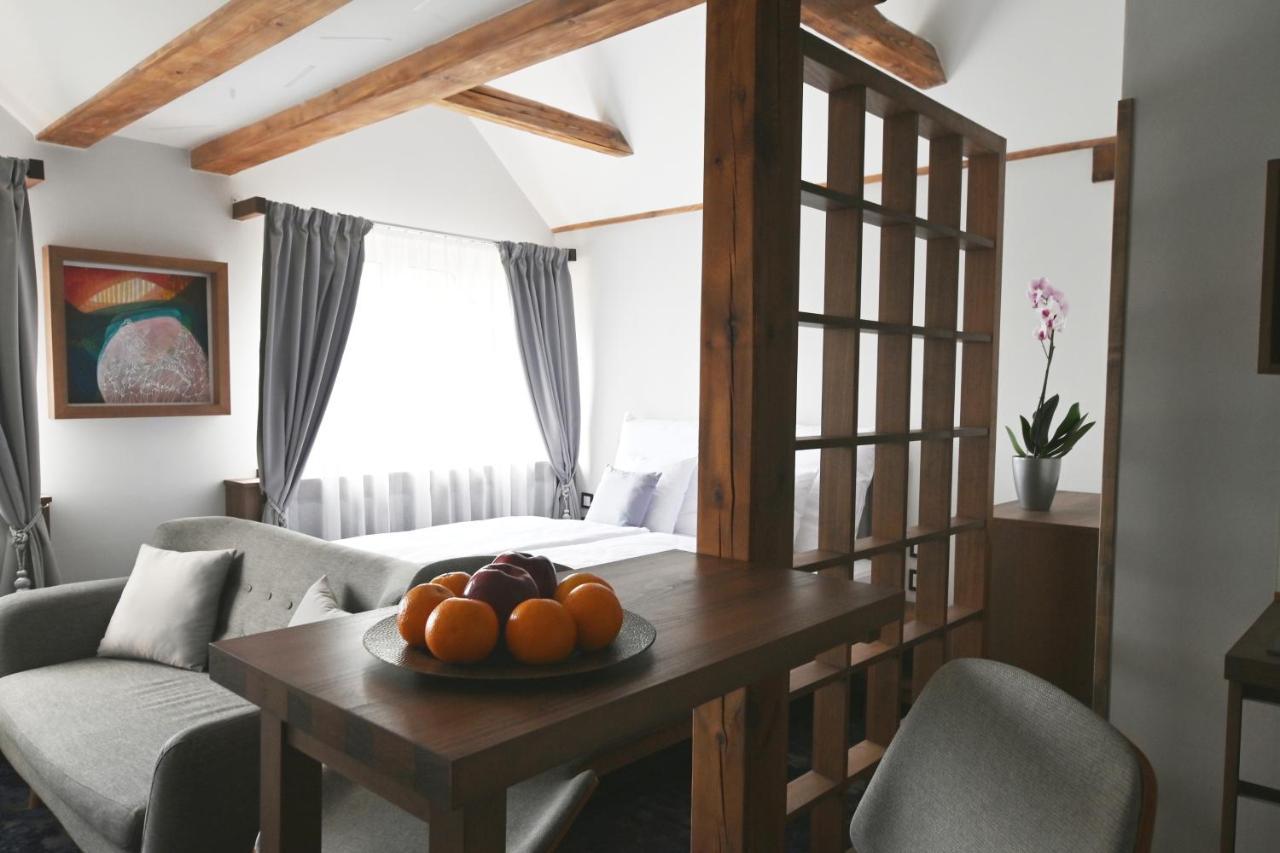 Apartmany Spessart โคมูตอฟ ภายนอก รูปภาพ