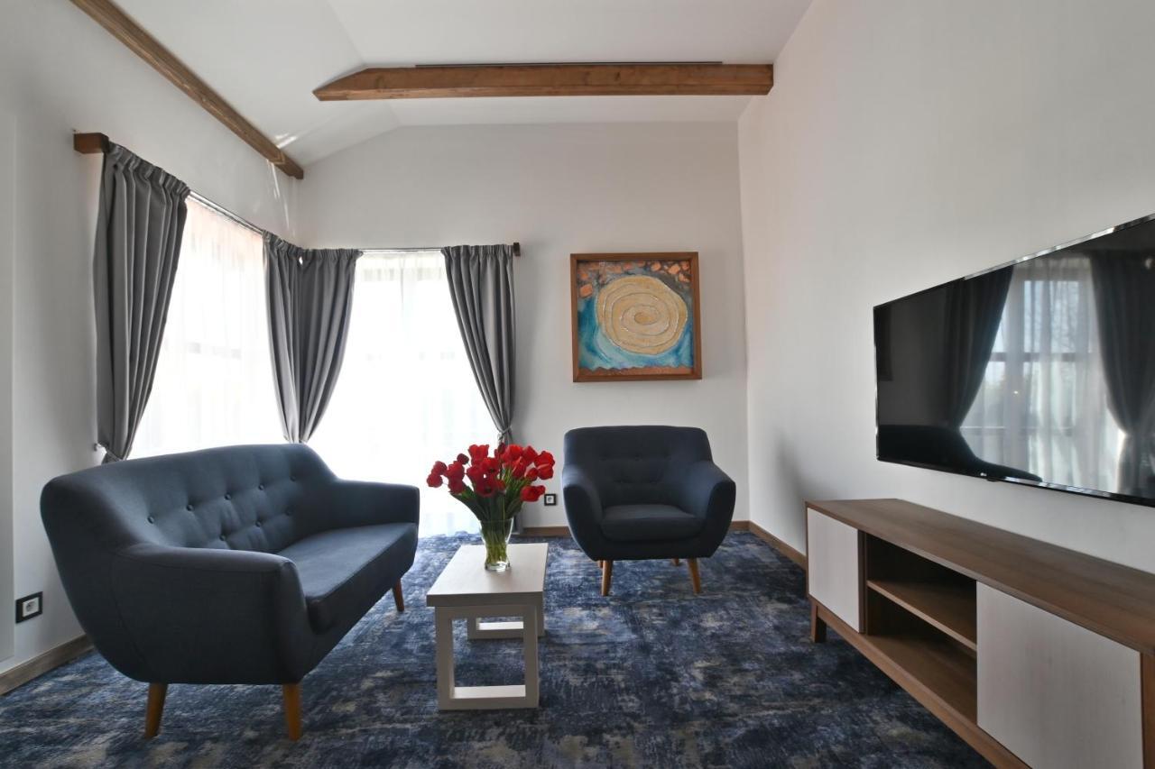 Apartmany Spessart โคมูตอฟ ภายนอก รูปภาพ