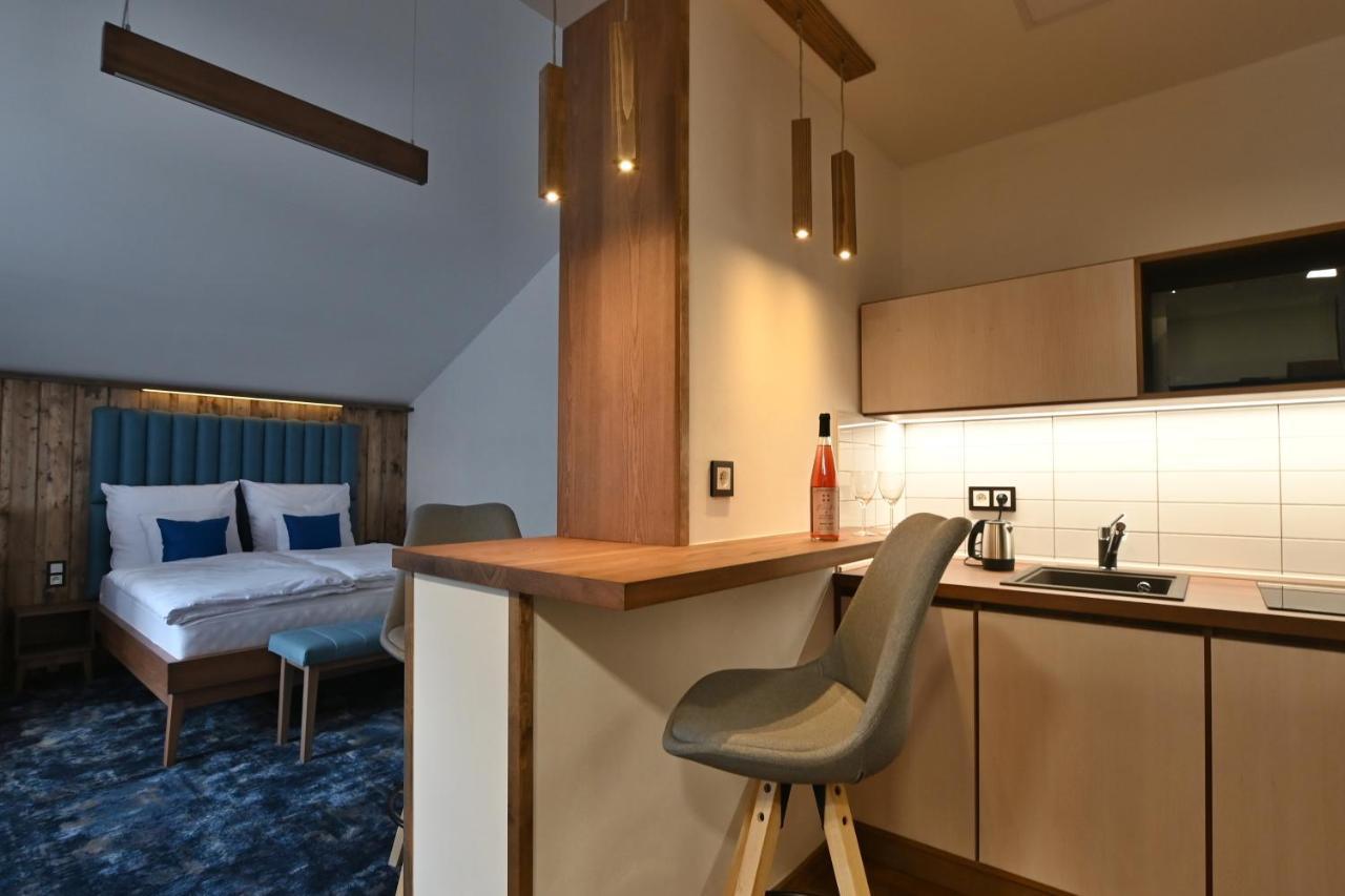 Apartmany Spessart โคมูตอฟ ภายนอก รูปภาพ