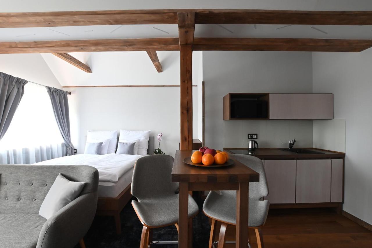 Apartmany Spessart โคมูตอฟ ภายนอก รูปภาพ