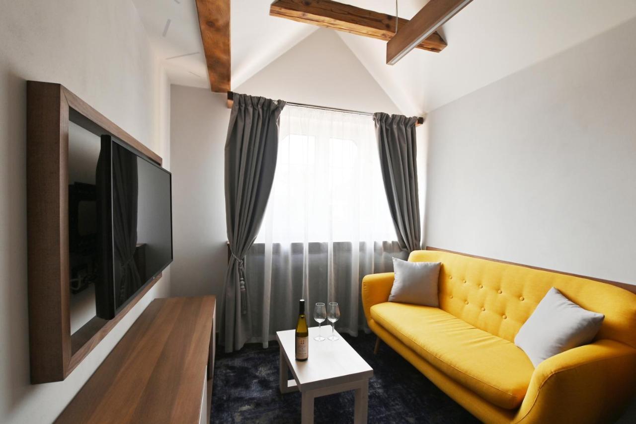Apartmany Spessart โคมูตอฟ ภายนอก รูปภาพ