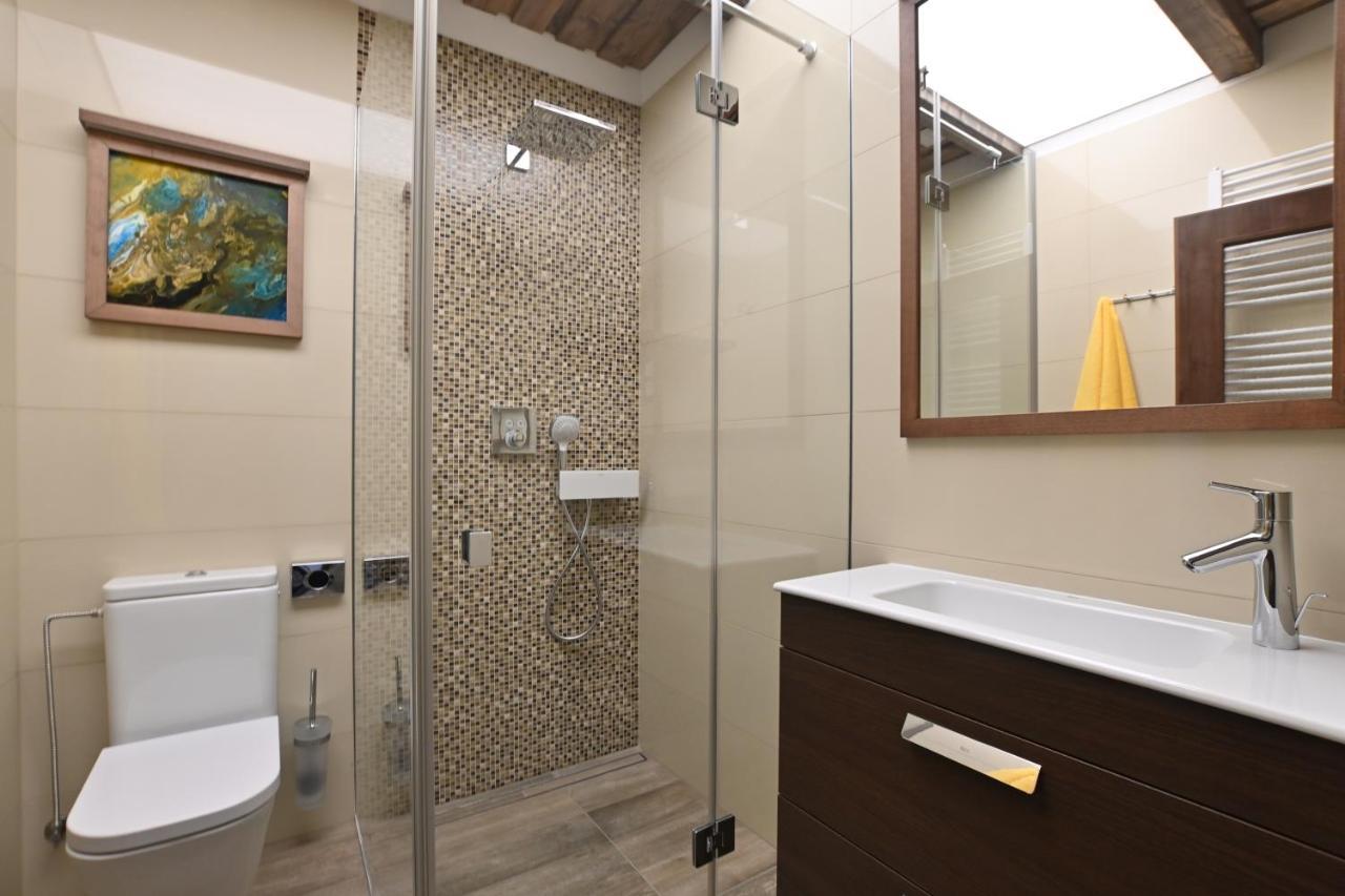 Apartmany Spessart โคมูตอฟ ภายนอก รูปภาพ