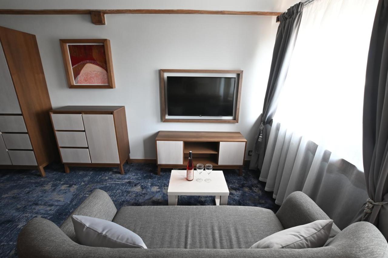 Apartmany Spessart โคมูตอฟ ภายนอก รูปภาพ